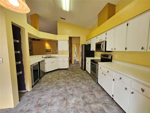1795 Bayhill Drive, Oldsmar FL - photo 19 of 65