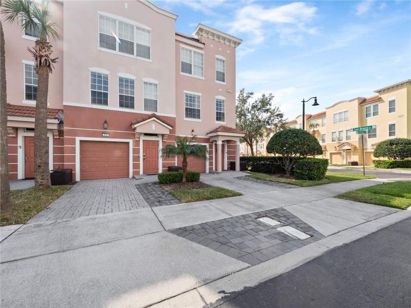 3 bedroom Condominium at 8013 COOL BREEZE DRIVE #116, VISTA CAY, ORLANDO — photo 2