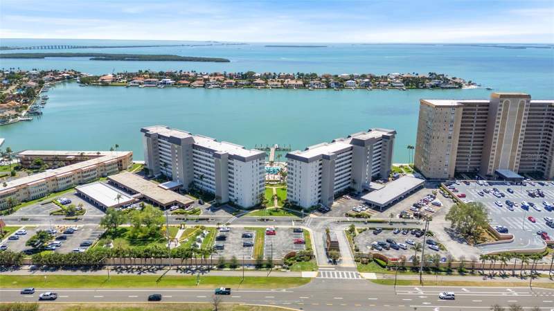 1 bedroom Condominium at 5130 Brittany Drive #505, Bayway Isles Point Brittany Three, St Petersburg — photo 2