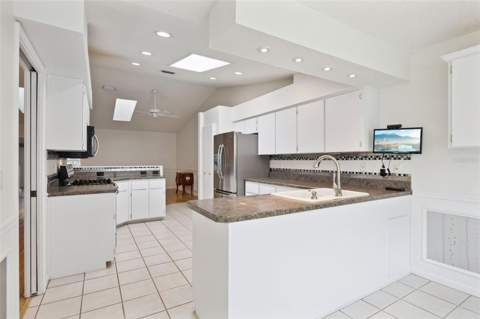 25904 Newcombe Circle, Leesburg FL - photo 15 of 86