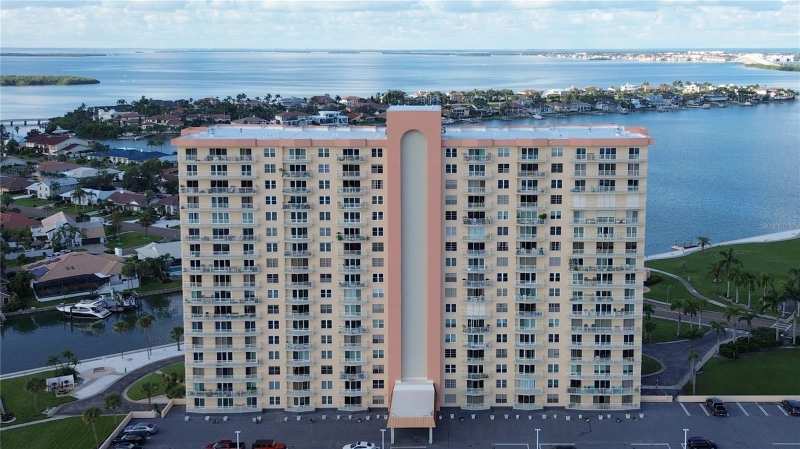 1 bedroom Condominium at 4900 Brittany Drive #805, Bayway Isles Point Brittany Six, St Petersburg — photo 1
