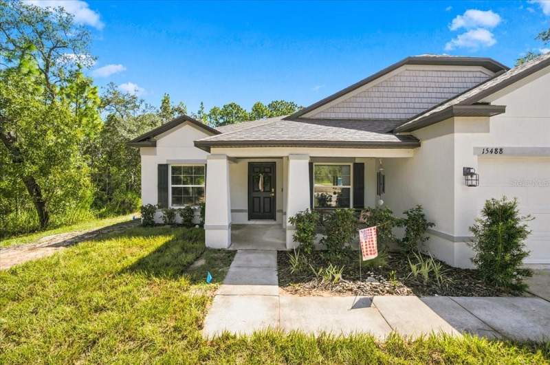 4 bedroom Single Family Residence at 15488 Scolder Loop, Royal Highlands, Weeki Wachee — photo 2