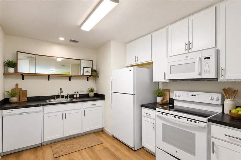 3 bedroom Single Family Residence at 1302 NE 14th Terrace, Highland Court, Gainesville — photo 5