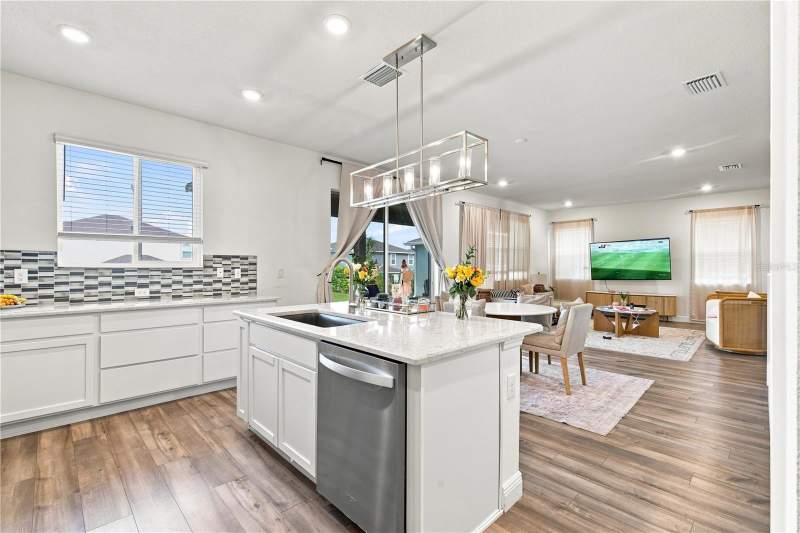 5 bedroom Single Family Residence at 9436 Pinewood Point Place, Williams Pointe, Seffner — photo 4