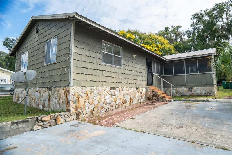 3 bedroom Single Family Residence at 311 S Thompson Avenue, Bond Lumber Co Blk 15, Deland — photo 1