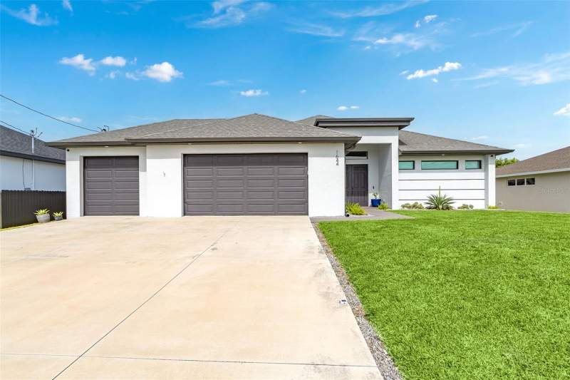 3 bedroom Single Family Residence at 1644 NW 37th Avenue, Cape Coral, Cape Coral — photo 2