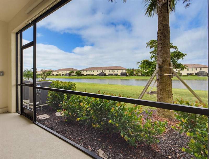 3 bedroom Townhouse at 20429 Lagente Circle, Gran Paradiso Twnhms 1B, Venice — photo 4