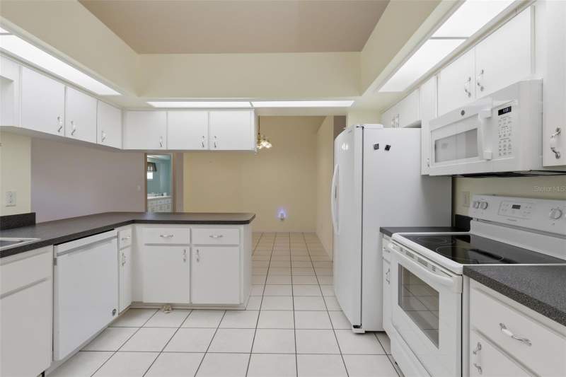 3 bedroom Single Family Residence at 4646 Inverness Drive, Royal Highlands Ph 01D, Leesburg — photo 5