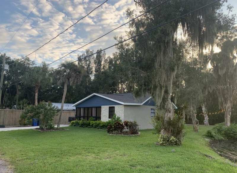 3 bedroom Single Family Residence at 10015 Linda Street, Gibsonton, Gibsonton — photo 1