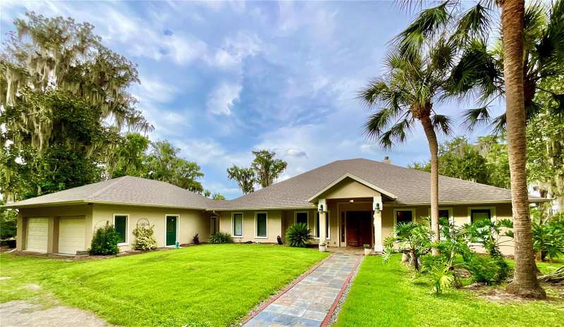 5 bedroom Single Family Residence at 20924 NE 132nd Avenue, Martins Island, Waldo — photo 1