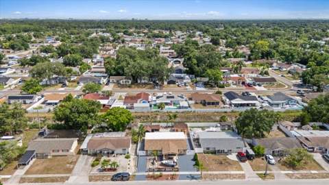 8318 Drycreek Drive, Tampa FL - photo 7 of 56