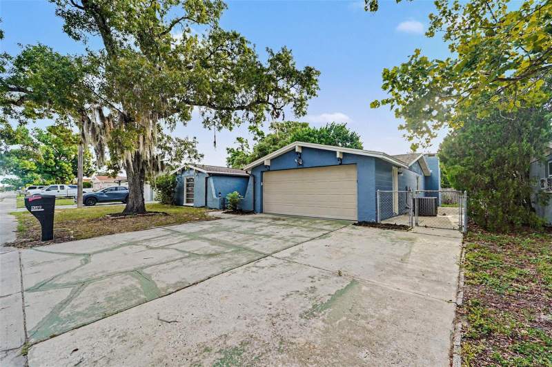 3 bedroom Single Family Residence at 9540 Rainbow Lane, Regency Park, Port Richey — photo 2