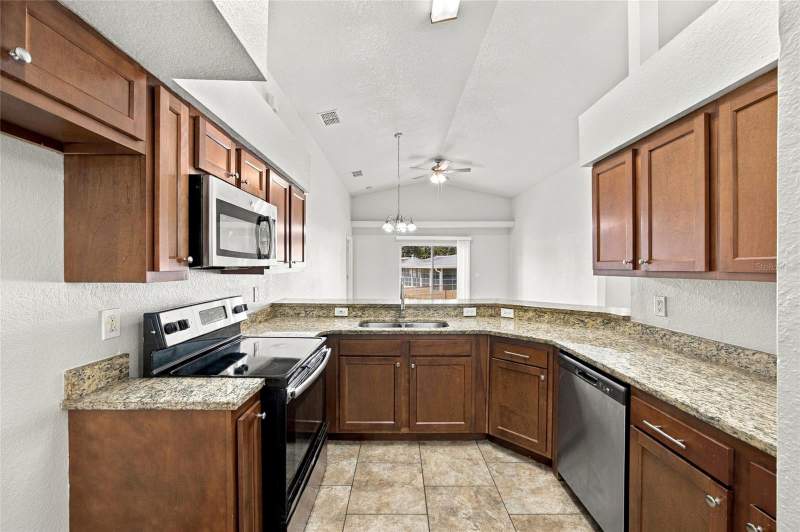 3 bedroom Single Family Residence at 12617 Social Drive, Country Club Estates, Hudson — photo 4