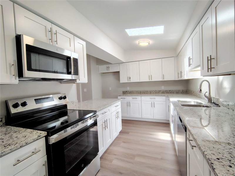 2 bedroom Manufactured Home at 702 Turnberry Lane, Lady Lake Orange Blossom Gardens Unit 10, Lady Lake — photo 5