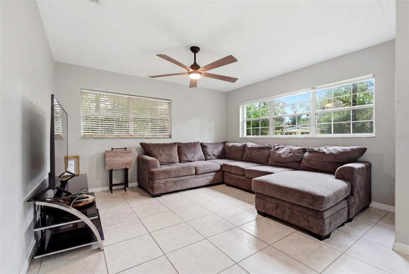 5 bedroom Single Family Residence at 630 NW 35th Terrace, Woodland Terrace, Gainesville — photo 5