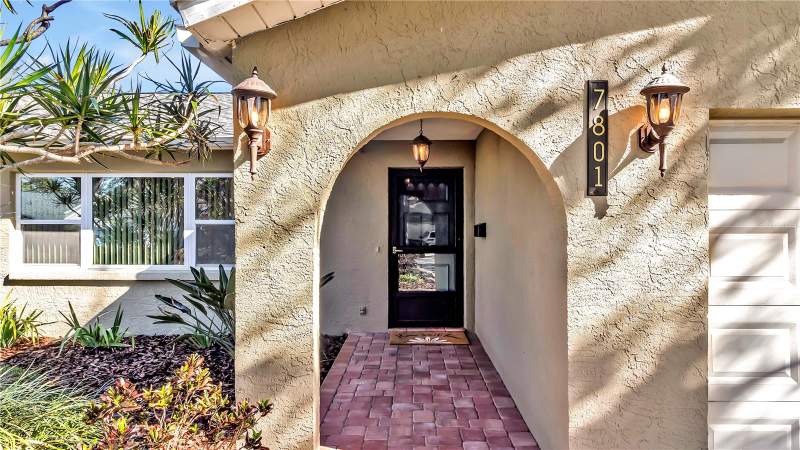 3 bedroom Single Family Residence at 7801 17th Way, Cinnamon Lake - 2nd Pt Rep, St Petersburg — photo 2