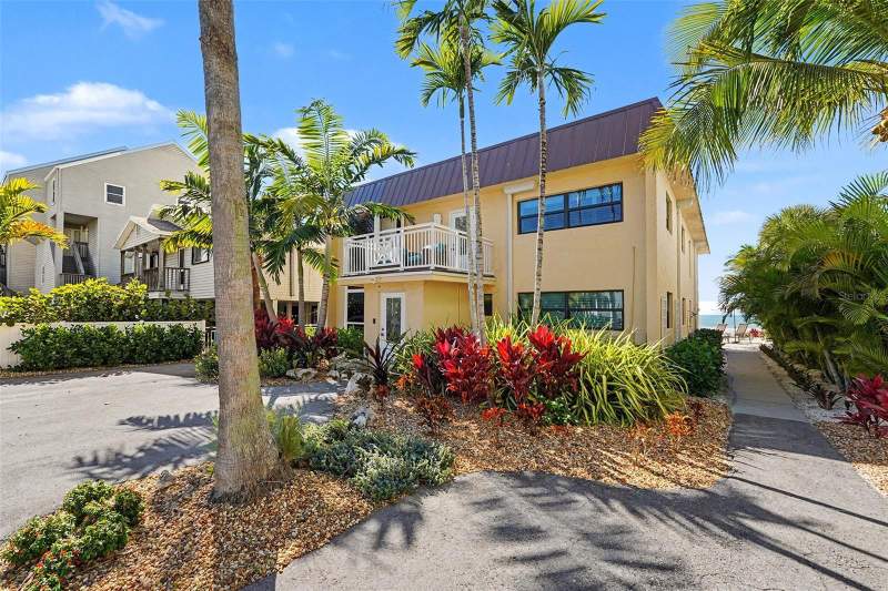 5 bedroom Single Family Residence at 19936 Gulf Boulevard, Indian Rock South Shore, Indian Shores — photo 4