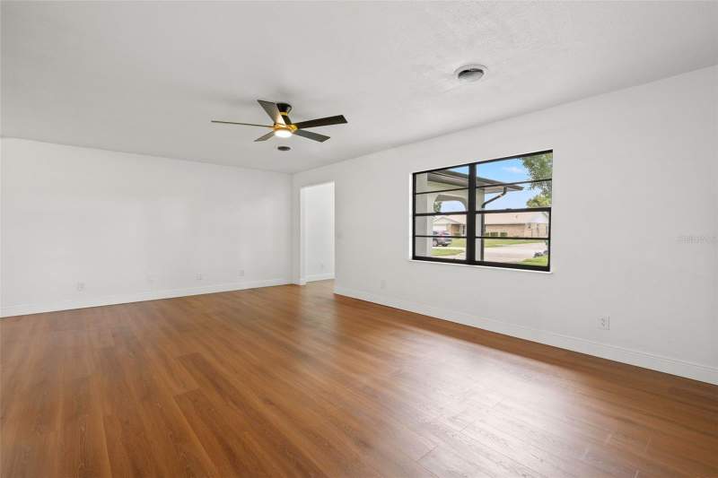 3 bedroom Single Family Residence at 6111 18th Street, Park Hill Sub, Zephyrhills — photo 5