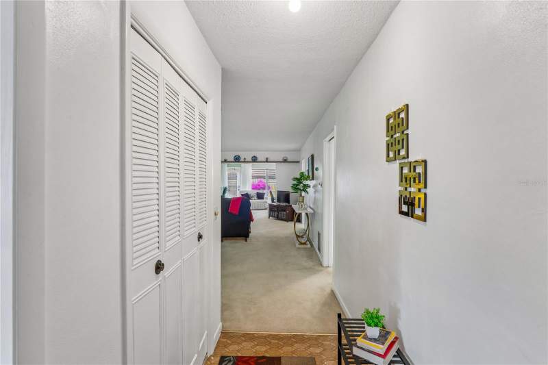 2 bedroom Villa at 1611 S Lake Avenue #1, Normandy Park South, Clearwater — photo 4