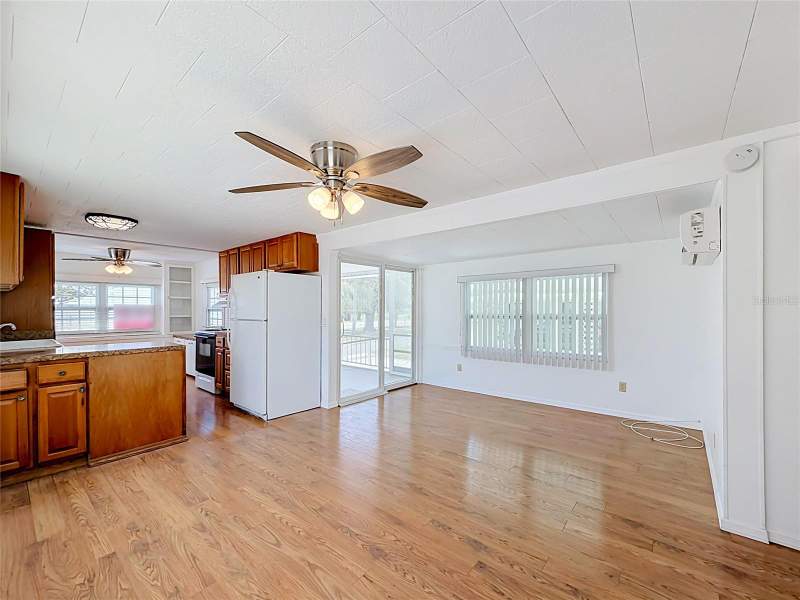2 bedroom Mobile Home at 800 32nd Avenue #727, Lakeshore Mobile Home Park Sub, St Petersburg — photo 5