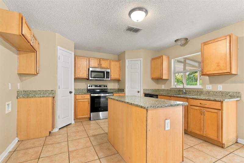 4 bedroom Single Family Residence at 2228 Sandridge Circle, Eustis Quail Hollow, Eustis — photo 4