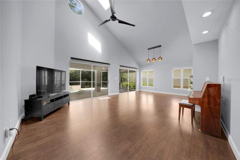 4 bedroom Single Family Residence at 15876 Sanctuary Drive, Tampa Palms Unit 4B Rep Of, Tampa — photo 2