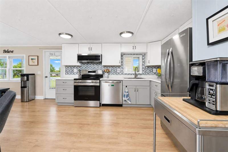 2 bedroom Manufactured Home at 7333 Varley Circle, Village Holiday Lake, Port Charlotte — photo 2