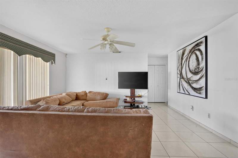4 bedroom Single Family Residence at 651 Elderwood Court, Bvl Unit 7 3rd Add, Kissimmee — photo 4