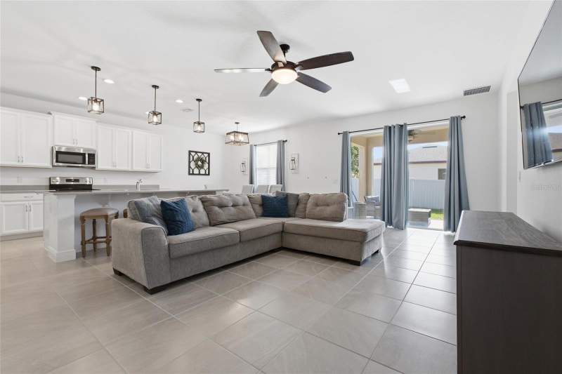4 bedroom Single Family Residence at 180 JENSEN DRIVE, PRESERVE/SUNRISE PH 2, GROVELAND — photo 2
