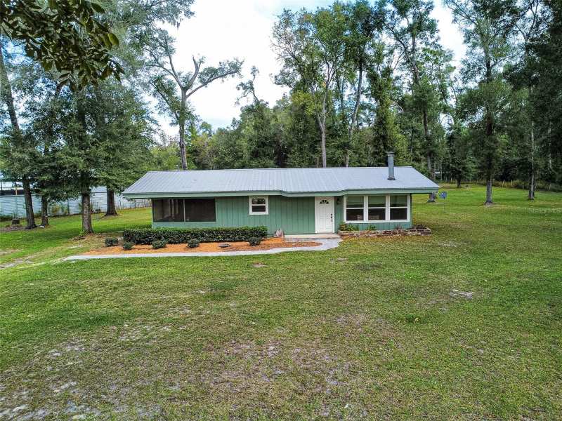 2 bedroom Single Family Residence at 6530 NW 38th Place, 2nd Add Suw Riv Highlands Sub, Bell — photo 1