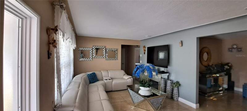 5 bedroom Single Family Residence at 3964 22nd Avenue, Harshaw Lake 2, St Petersburg — photo 4
