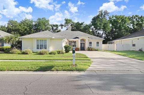 3029 Minuteman Lane, pool for sale in Brandon