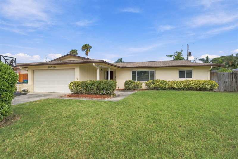 3 bedroom Single Family Residence at 13823 Wildwood Drive, Woodland Hills, Largo — photo 1