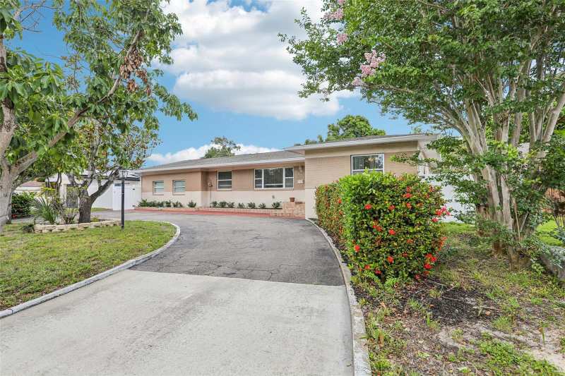4 bedroom Single Family Residence at 2709 49th Street, Disston Highview Sub, St Petersburg — photo 1