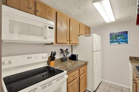169 Medallion Boulevard #E, Madeira Beach FL - photo 7 of 43