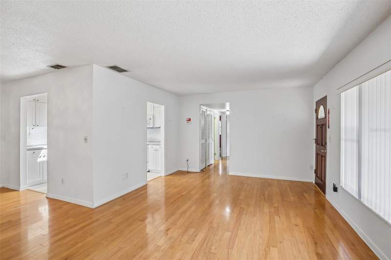 4 bedroom Single Family Residence at 512 White Oak Avenue, Everina Homes 2nd Add, Brandon — photo 5