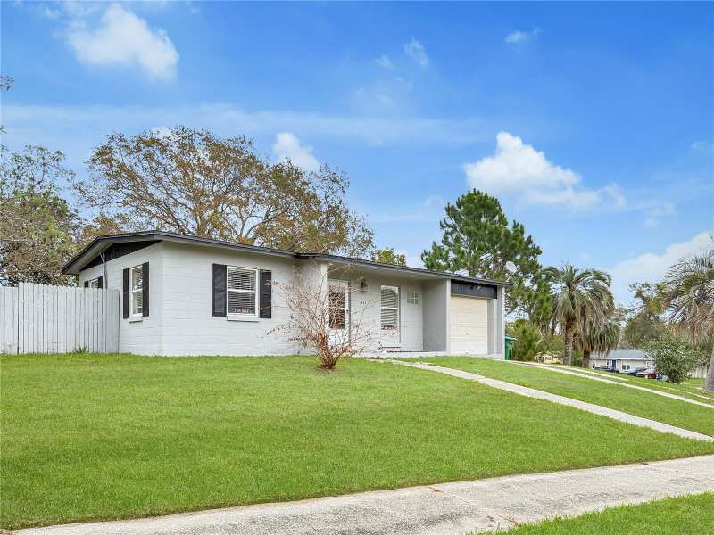 4 bedroom Single Family Residence at 889 W Village Drive, Deltona Lakes Unit 11, Deltona — photo 1