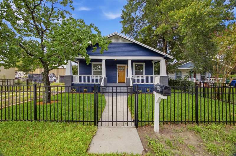3 bedroom Single Family Residence at 815 E Frierson Avenue, Record Grove, Tampa — photo 1