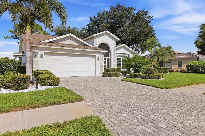 2 bedroom Single Family Residence at 8945 Whitemarsh Avenue, Stoneybrook Golf & Country Club, Sarasota — photo 1