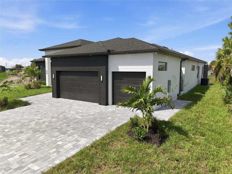 4 bedroom Single Family Residence at 14270 Fort Worth Circle, Port Charlotte Sec 87, Port Charlotte — photo 2