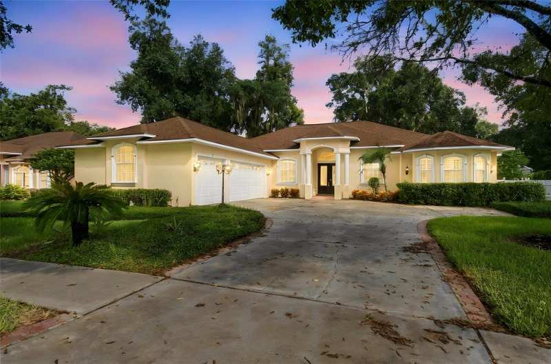 4 bedroom Single Family Residence at 816 Citrus Wood Lane, Citrus Wood Unit 2, Valrico — photo 1