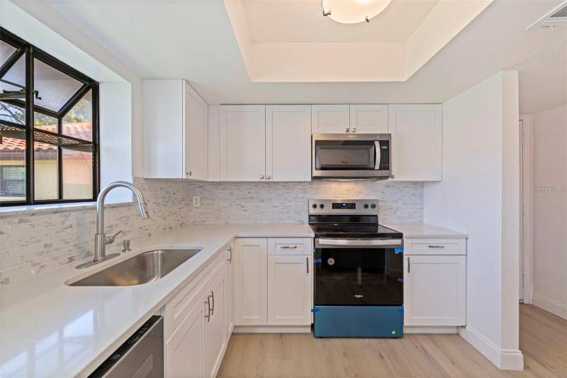 2 bedroom Condominium at 809 HAMMOCK PINE BOULEVARD, HAMMOCK PINE VILLAGE, CLEARWATER — photo 5