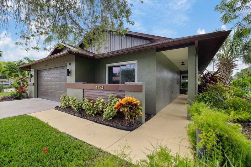 3 bedroom Single Family Residence at 4454 Mitcher Road, Gulf Harbors Woodlands, New Port Richey — photo 1