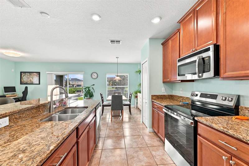 4 bedroom Single Family Residence at 1917 Hawks View Drive, Hawks Point Ph 1C-2 & 1D, Ruskin — photo 4