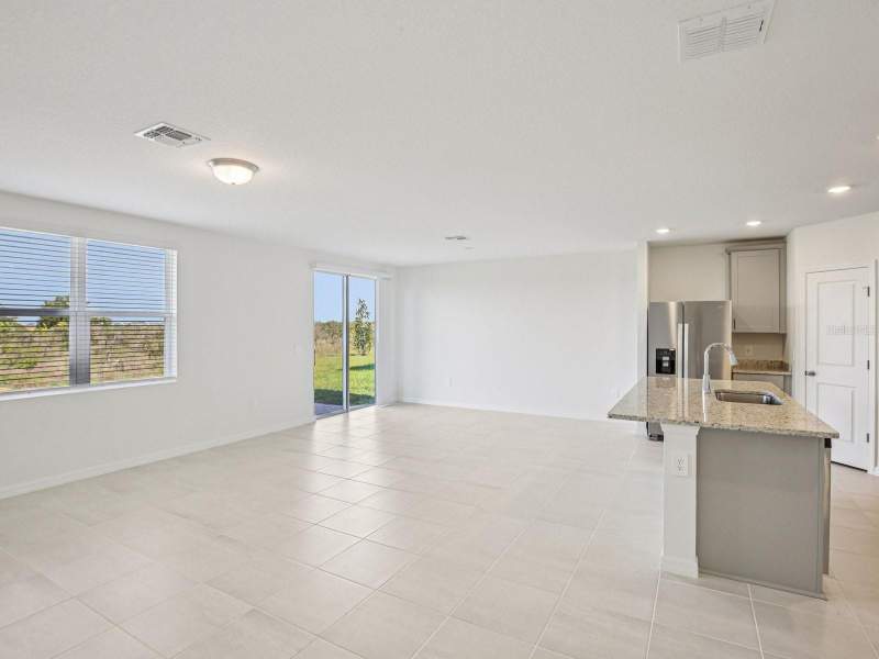 4 bedroom Single Family Residence at 823 Sunshower Drive, The Reserve At Hammock Oaks, Lady Lake — photo 5