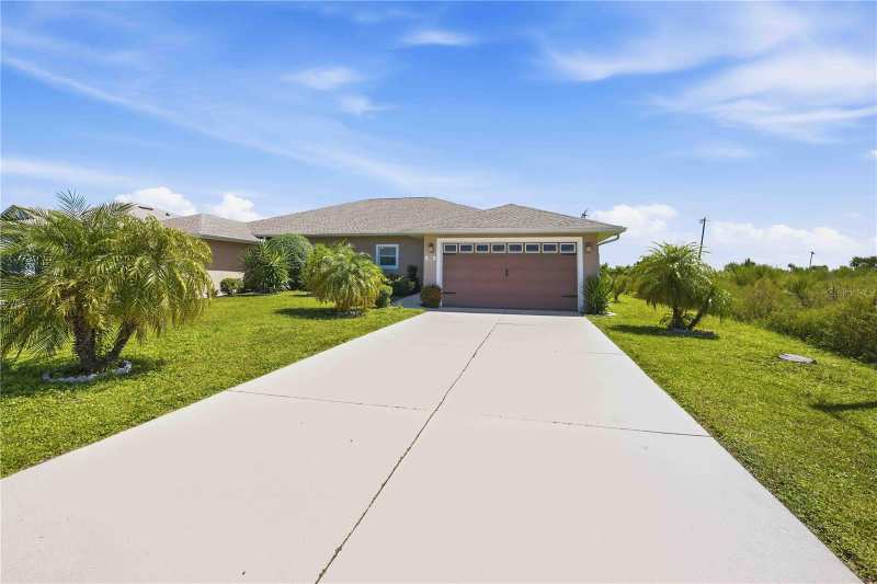 3 bedroom Half Duplex at 7256 David Boulevard, David 04 Condo, Port Charlotte — photo 1