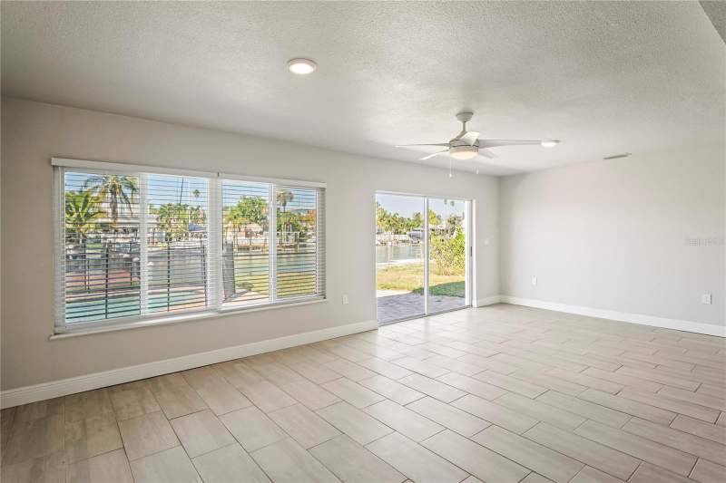 3 bedroom Single Family Residence at 516 Crystal Drive, Crystal Island, Madeira Beach — photo 5