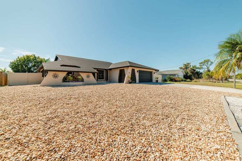 2 bedroom Single Family Residence at 9273 Carnation Avenue, Port Charlotte Sec 074, Englewood — photo 1
