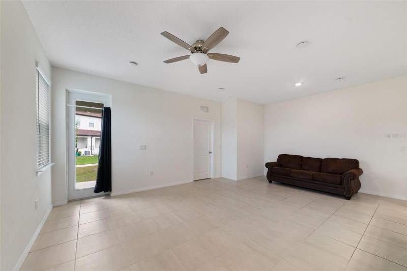 4 bedroom Townhouse at 4371 Creek Cove Lane, The Towns At Creekside, Kissimmee — photo 4