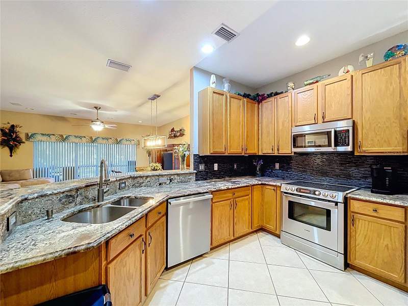 3 bedroom Townhouse at 11273 Kapok Grand Circle, Kapok Grand, Madeira Beach — photo 4
